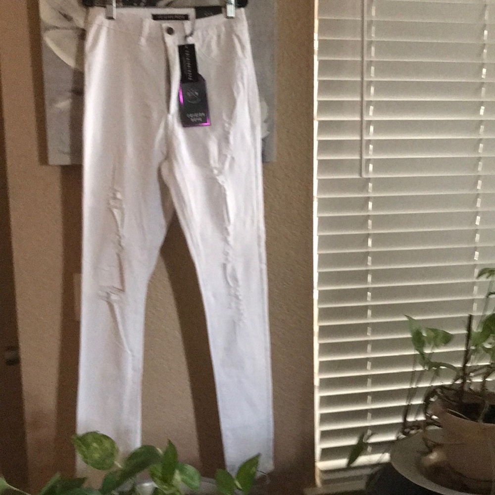 FASHION NOVA - White Jeans